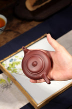 【笑樱】 制壶：范俊华 （国家级工艺美术师） 泥料：原矿紫泥 容量：230cc