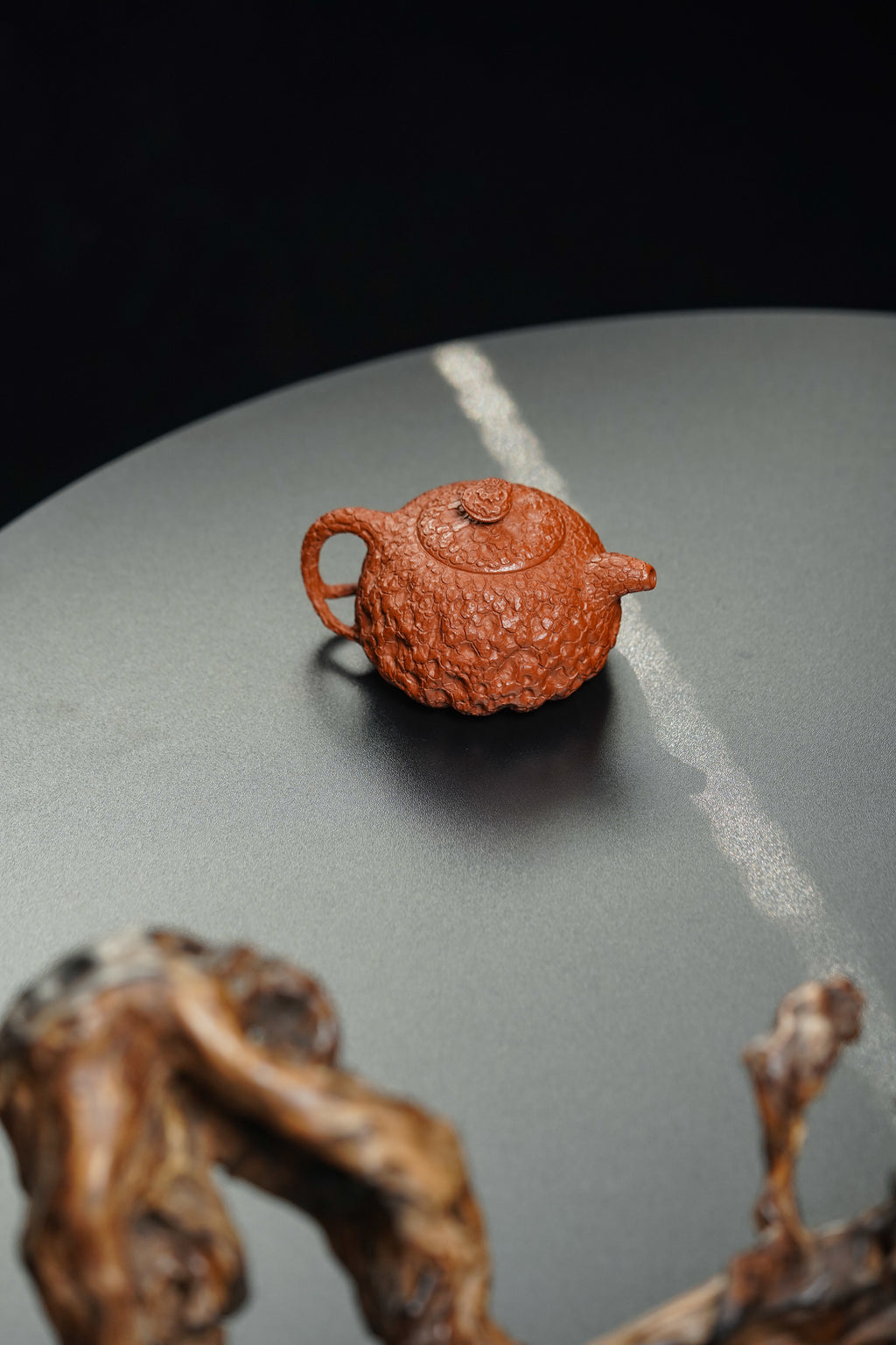 紫砂非遗花器泰斗·蒋蓉唯一嫡传｜蒋艺华亲制巅峰臻品【龙鳞供春壶】原矿极品朱泥·180cc