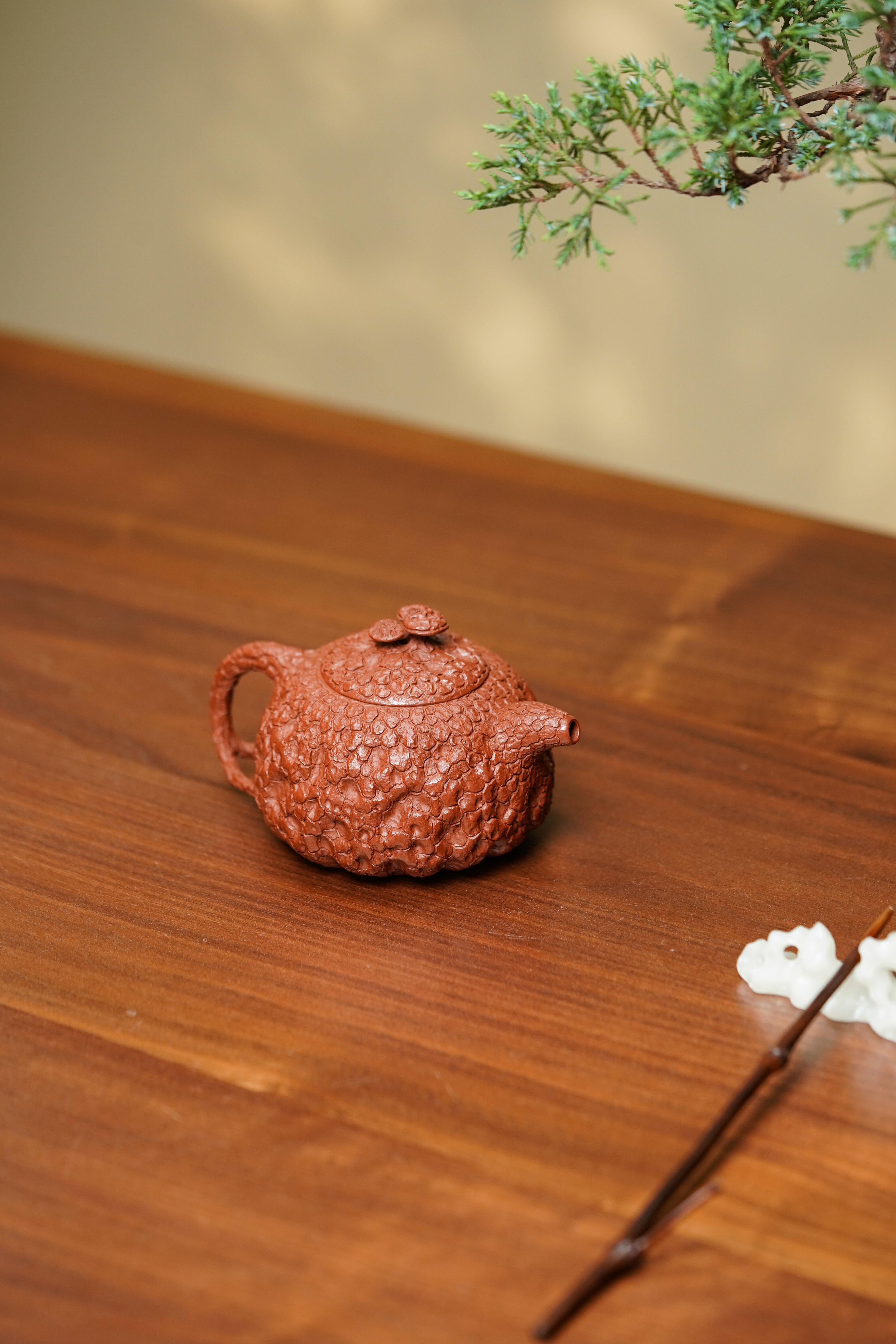 紫砂非遗花器泰斗·蒋蓉唯一嫡传｜蒋艺华亲制巅峰臻品【龙鳞供春壶】原矿极品朱泥·180cc