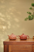 紫砂非遗花器泰斗·蒋蓉唯一嫡传｜蒋艺华亲制巅峰臻品【龙鳞供春壶】原矿极品朱泥·180cc