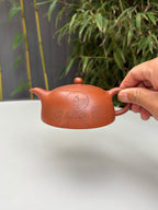 郑求标大师｜双心经至尊藏品·大拍+金奖+馆藏《小心经半月壶》原矿极品朱泥·200cc