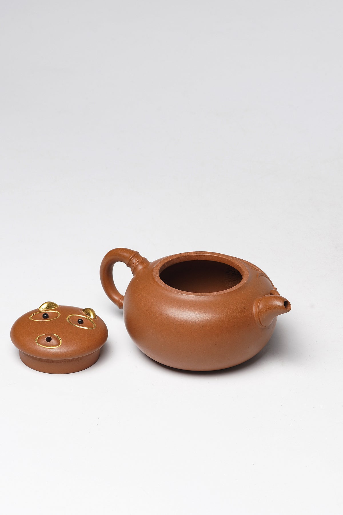 紫砂非遗花器泰斗·蒋蓉唯一嫡传｜蒋艺华亲制巅峰臻品【胸有成竹壶】原矿极品老段泥·180cc（真金限量款） - ZishaTeapotChina