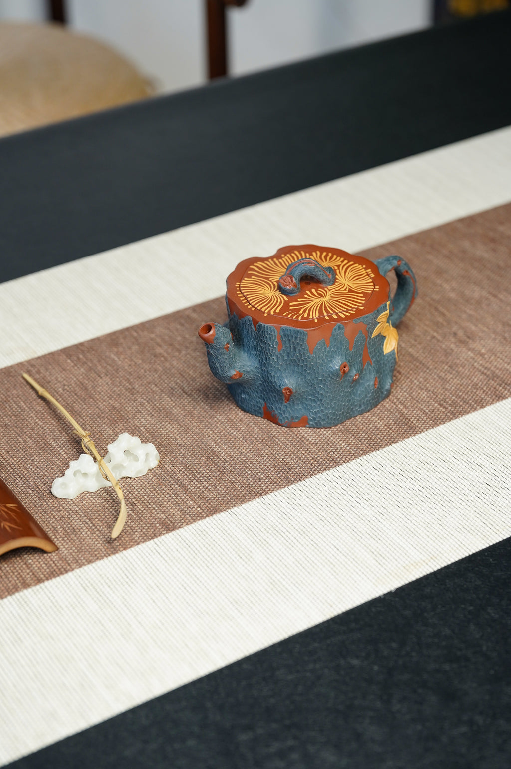 紫砂非遗花器泰斗·蒋蓉唯一嫡传｜蒋艺华亲制巅峰臻品【松段壶】原矿极品底槽清·380cc