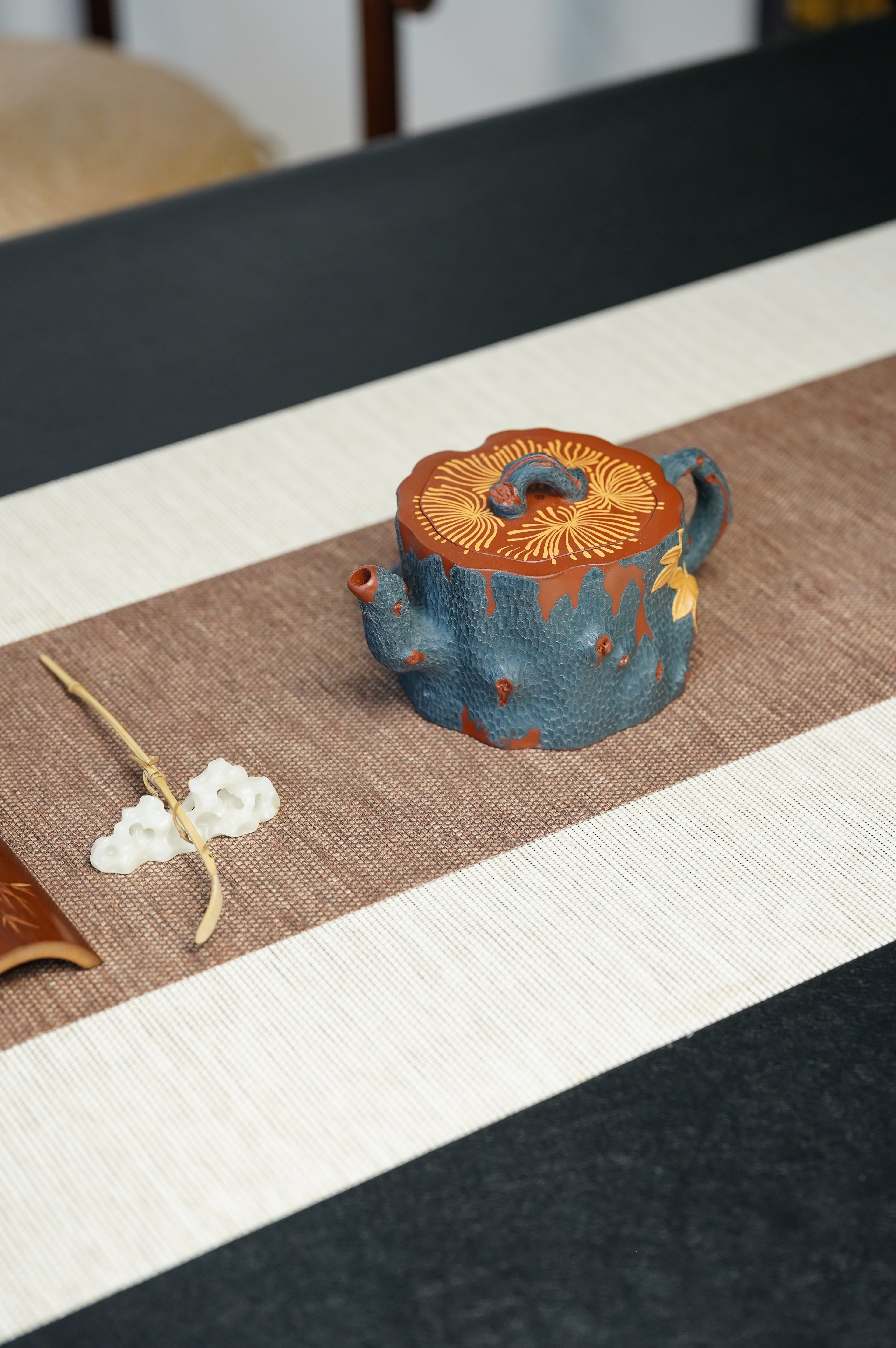 紫砂非遗花器泰斗·蒋蓉唯一嫡传｜蒋艺华亲制巅峰臻品【松段壶】原矿极品底槽清·380cc