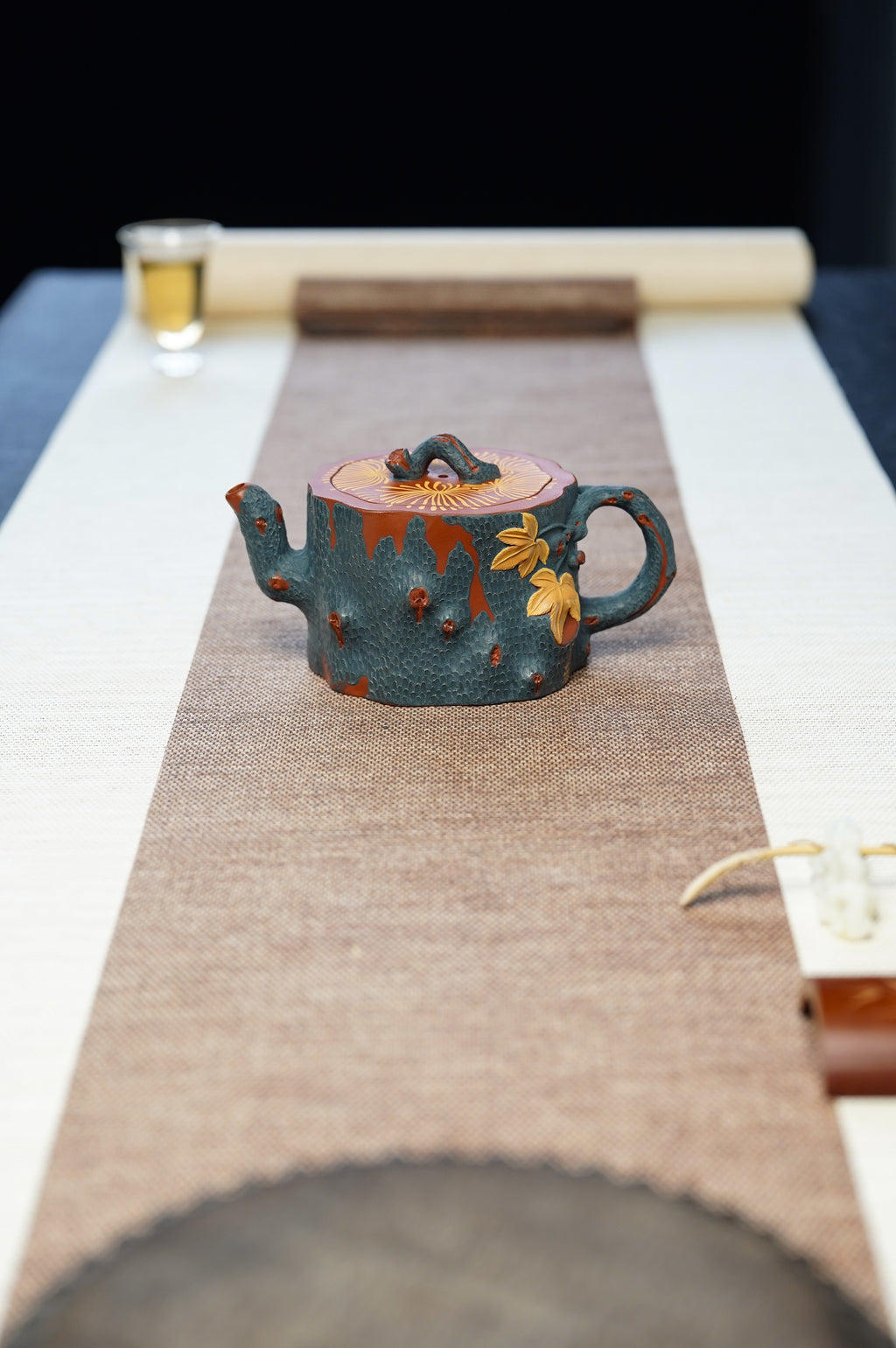 紫砂非遗花器泰斗·蒋蓉唯一嫡传｜蒋艺华亲制巅峰臻品【松段壶】原矿极品底槽清·380cc