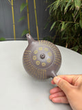 郑求标大师｜双心经至尊藏品·大拍9.7万同款➕金奖➕馆藏《心经半月壶》原矿极品天青泥·320cc