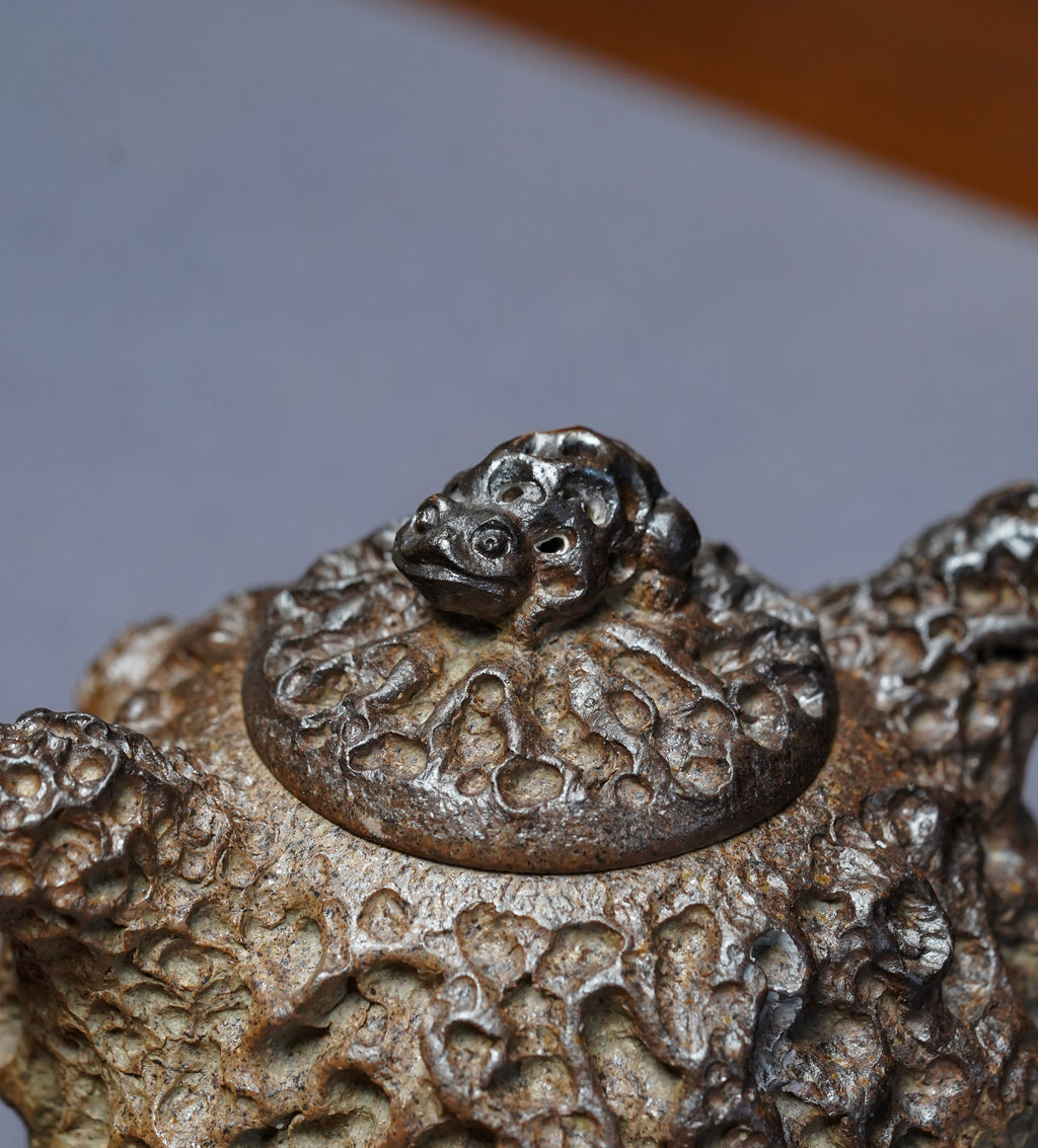 【蒋蓉之女 传世花器】紫砂非遗花器泰斗·蒋蓉唯一嫡传｜蒋艺华亲制巅峰臻品【招财进宝供春壶】原矿极品黄金段泥柴烧·200cc