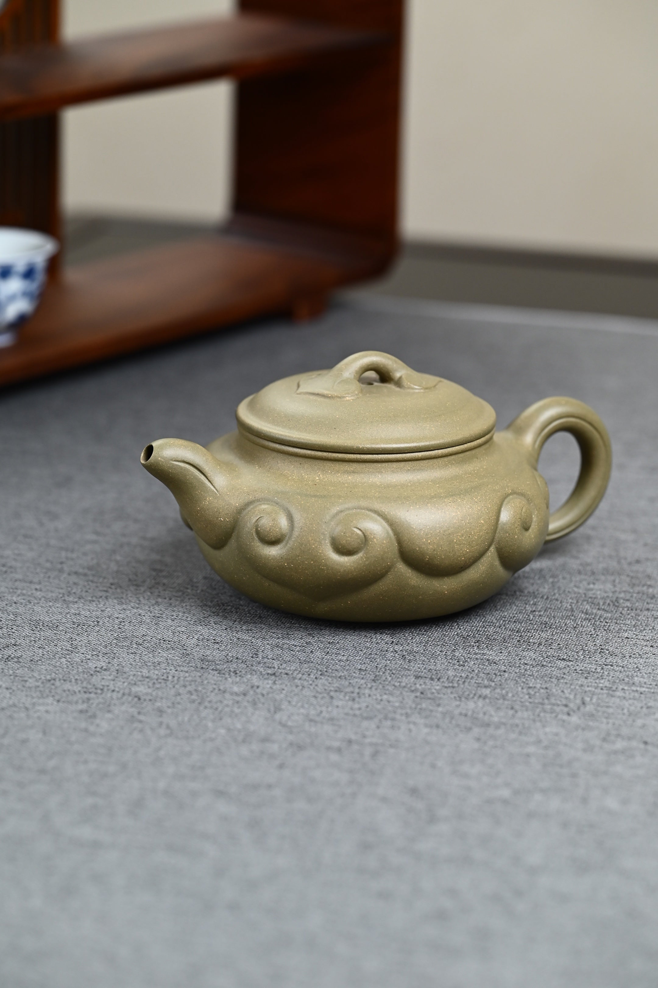 国工·『仿古如意』 豆青段·容量500cc·9孔出水·陈华军（国家级工艺美术师） - ZishaTeapotChina