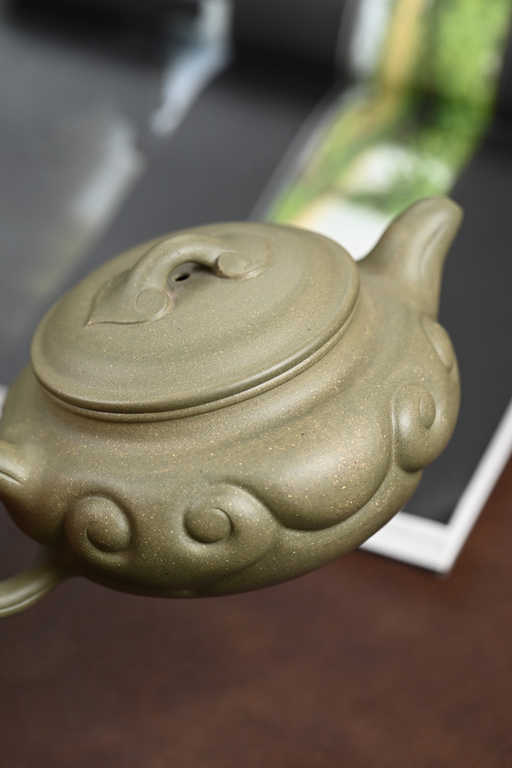国工·『仿古如意』 豆青段·容量500cc·9孔出水·陈华军（国家级工艺美术师） - ZishaTeapotChina
