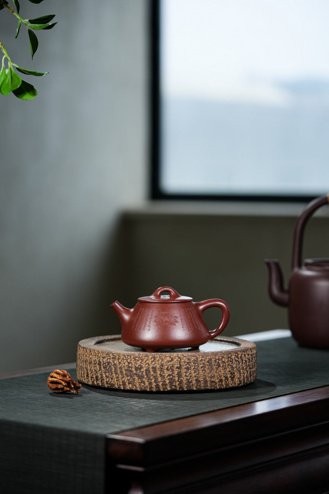 【壶名】心经石瓢 【泥料】紫袍玉砂 【容量】210cc 【作者】周良红（国家级工艺美术师）