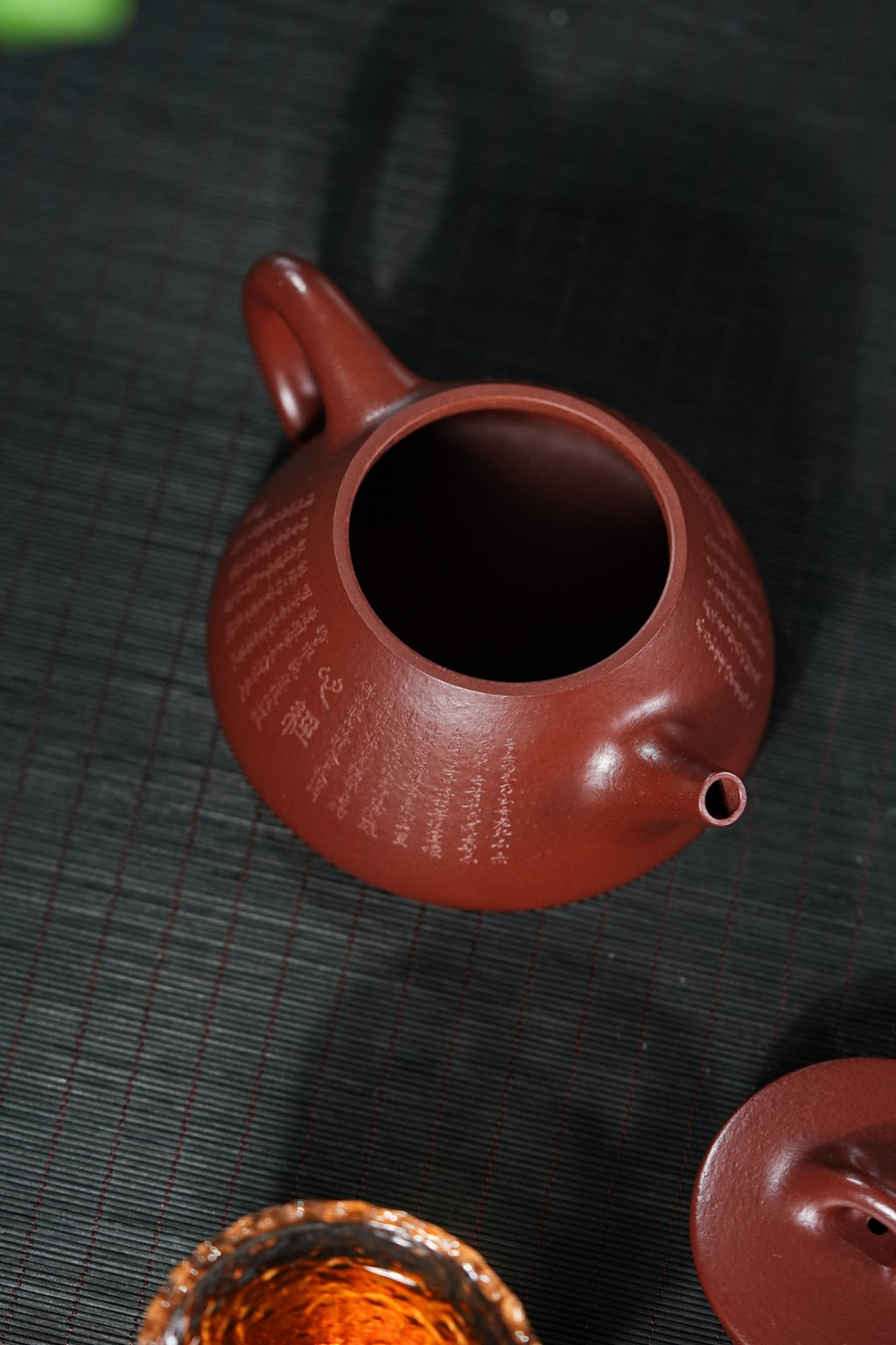 【壶名】心经石瓢 【泥料】紫袍玉砂 【容量】210cc 【作者】周良红（国家级工艺美术师）