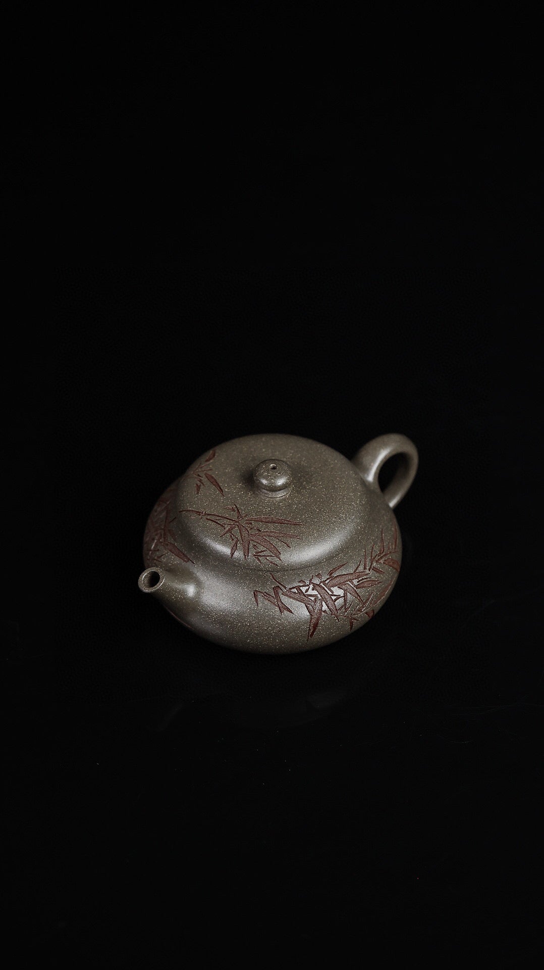 大运壶·唐俊芳制（甲辰龙年新品）·许卫国（许一刀）刻绘·蟹壳青·180cc诸事大吉，竹报平安