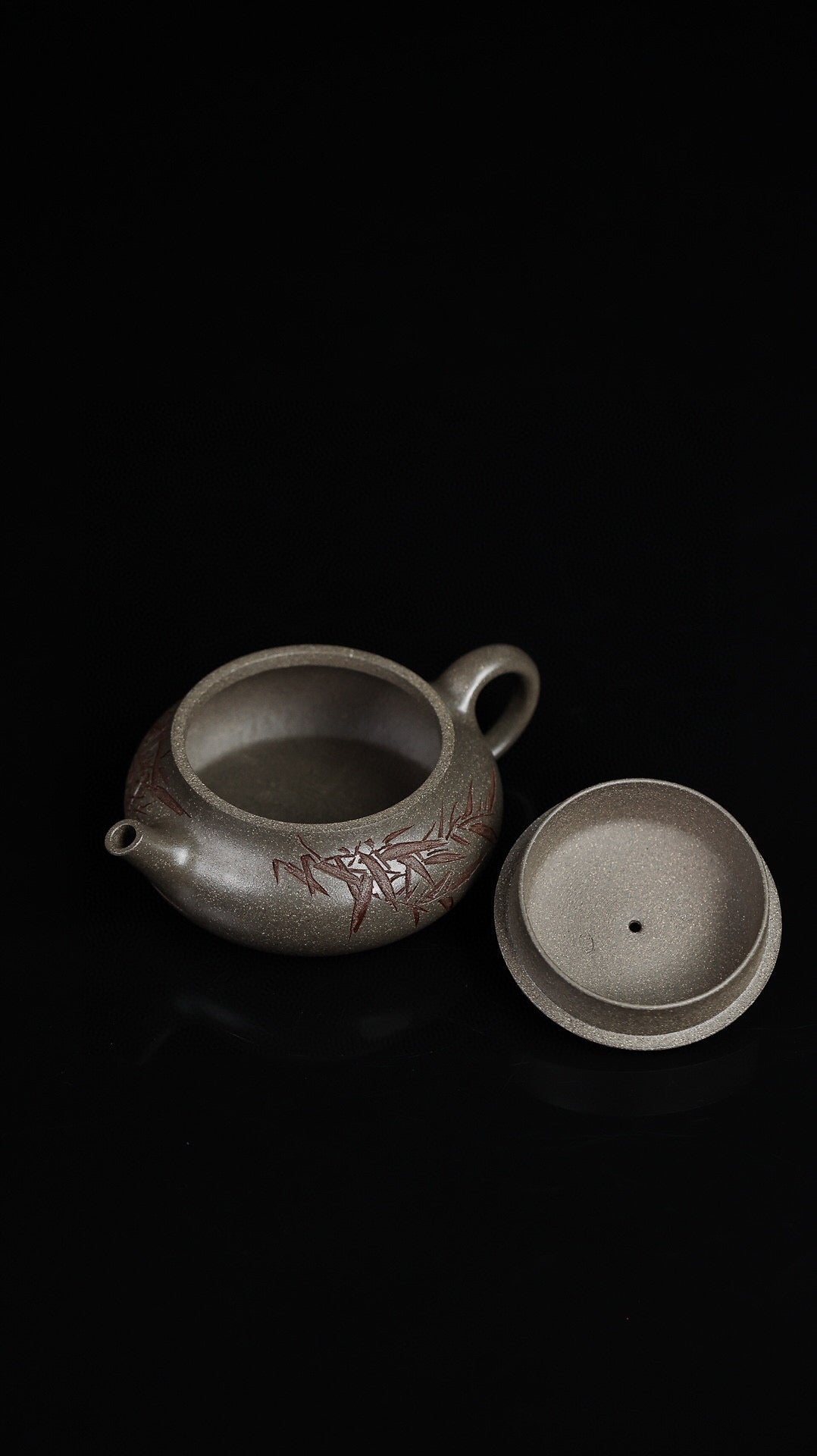 大运壶·唐俊芳制（甲辰龙年新品）·许卫国（许一刀）刻绘·蟹壳青·180cc诸事大吉，竹报平安
