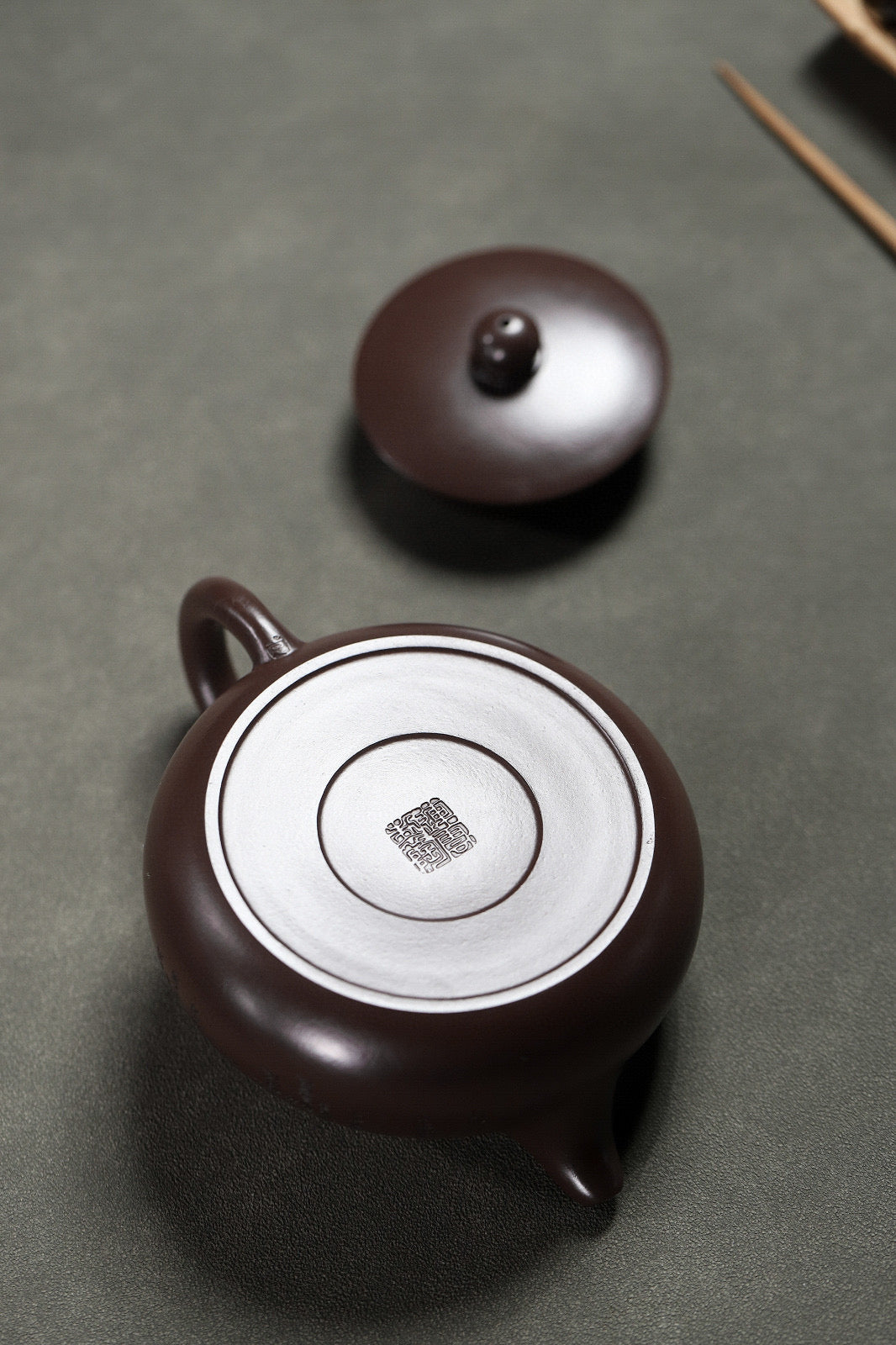 国工佳品【心经半月】 300cc 极品紫茄泥 袁连云（国家级工艺美术师）