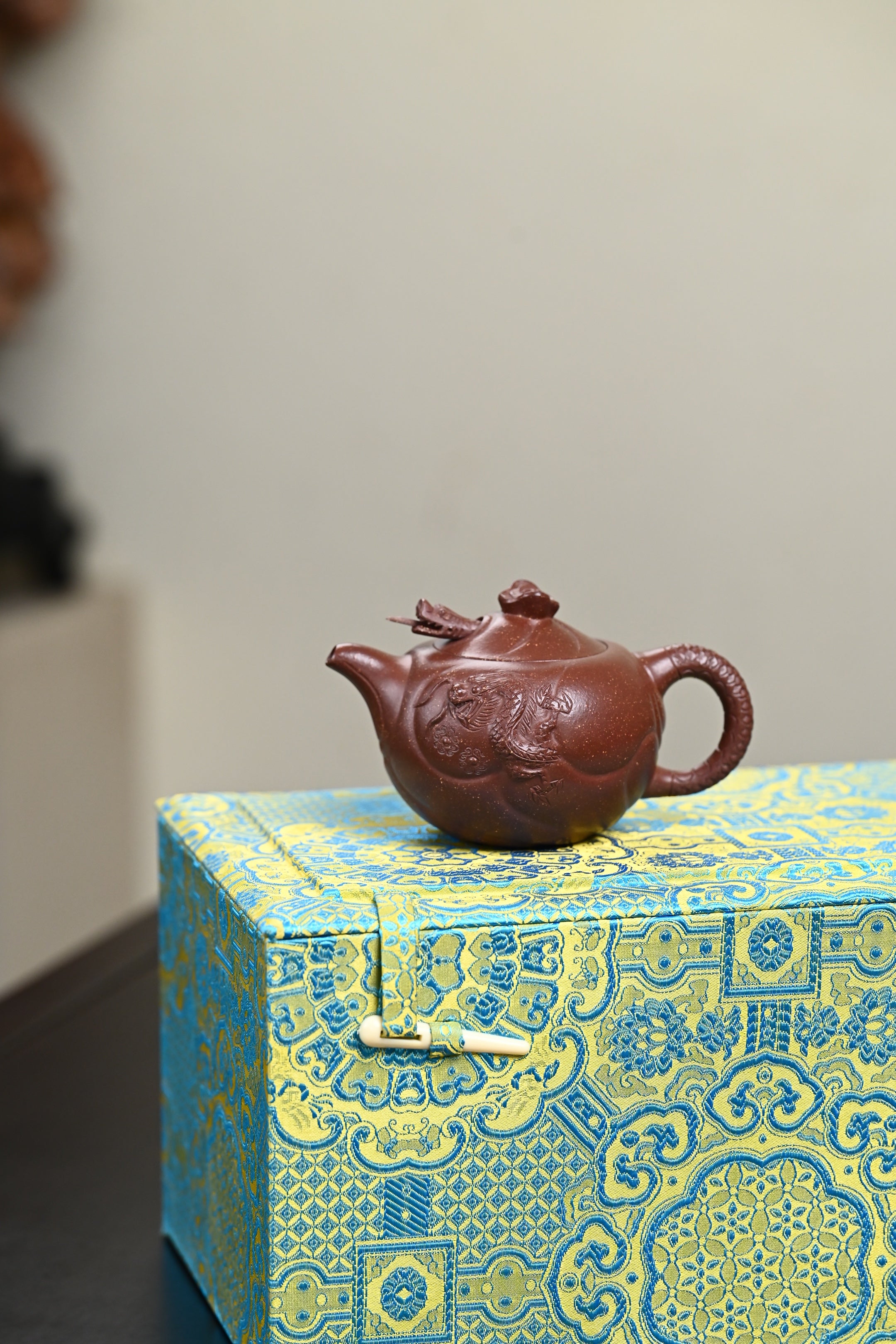 高工· 『鱼化龙』 紫玉金砂·容量200cc·9孔出水·秦国萍（国家级高级工艺美术师）
