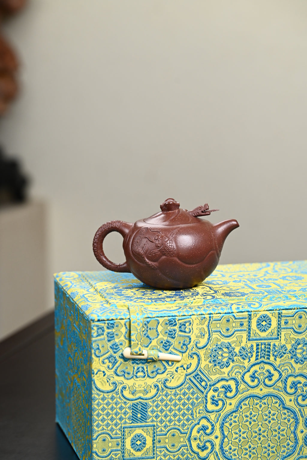 高工· 『鱼化龙』 紫玉金砂·容量200cc·9孔出水·秦国萍（国家级高级工艺美术师）