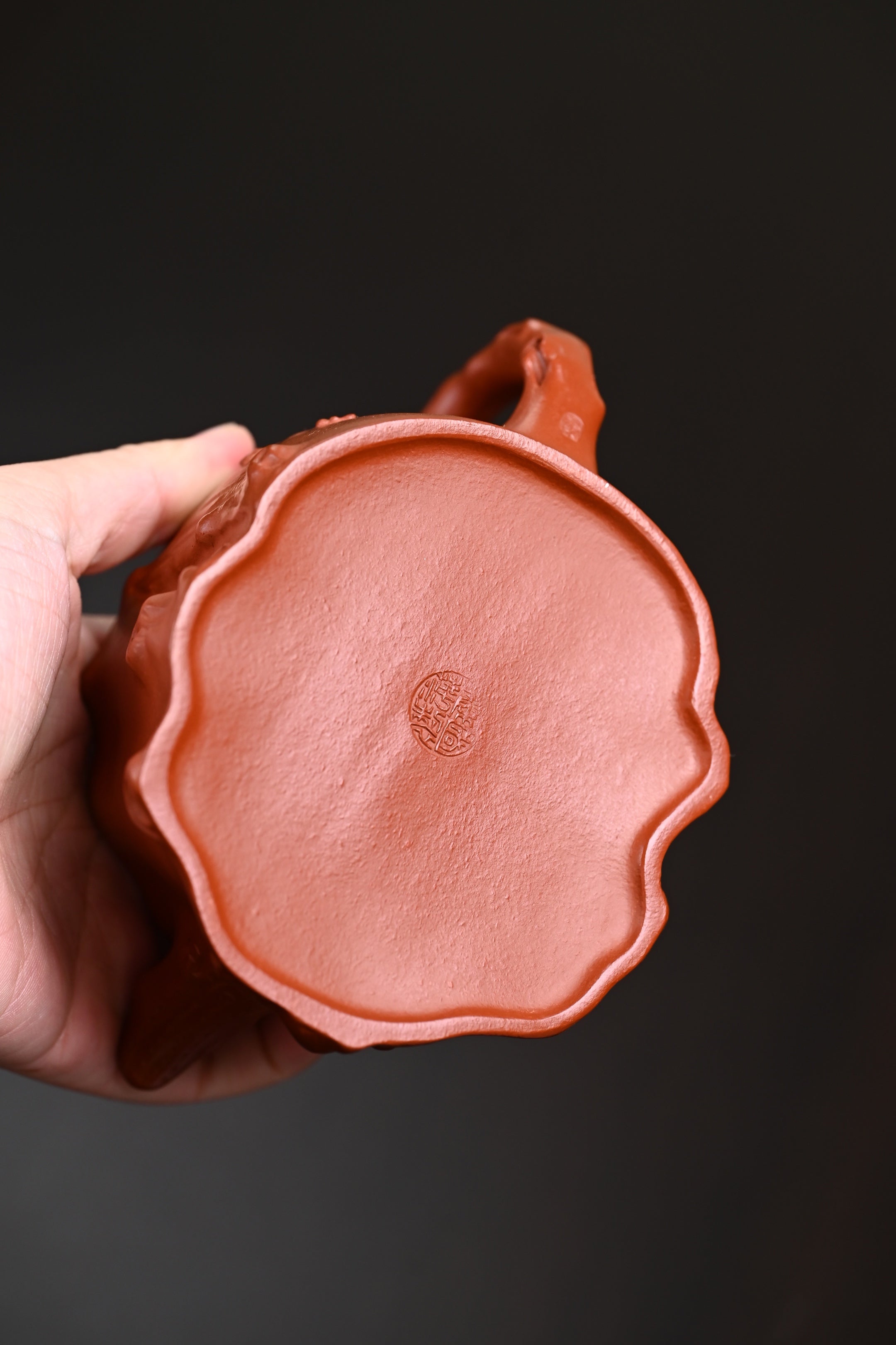 高工· 『梅桩』 极品皱皮朱泥·容量250cc·19孔出水·秦国萍（国家级高级工艺美术师）