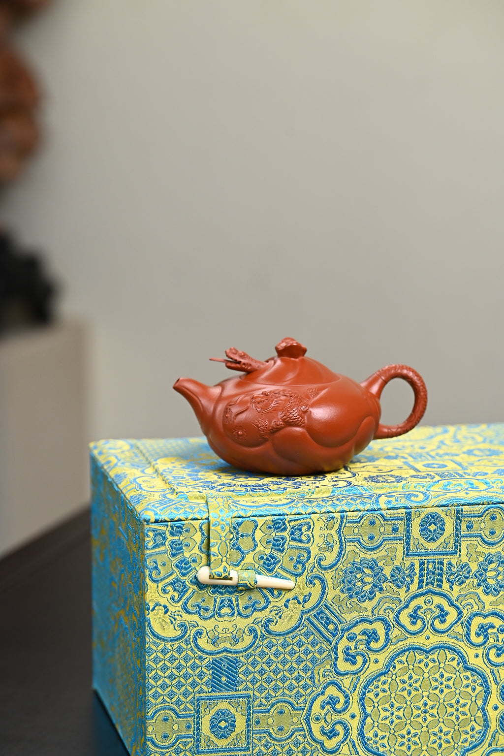 高工· 『鱼化龙』 极品皱皮朱泥·容量200cc·14孔出水·秦国萍（国家级高级工艺美术师）