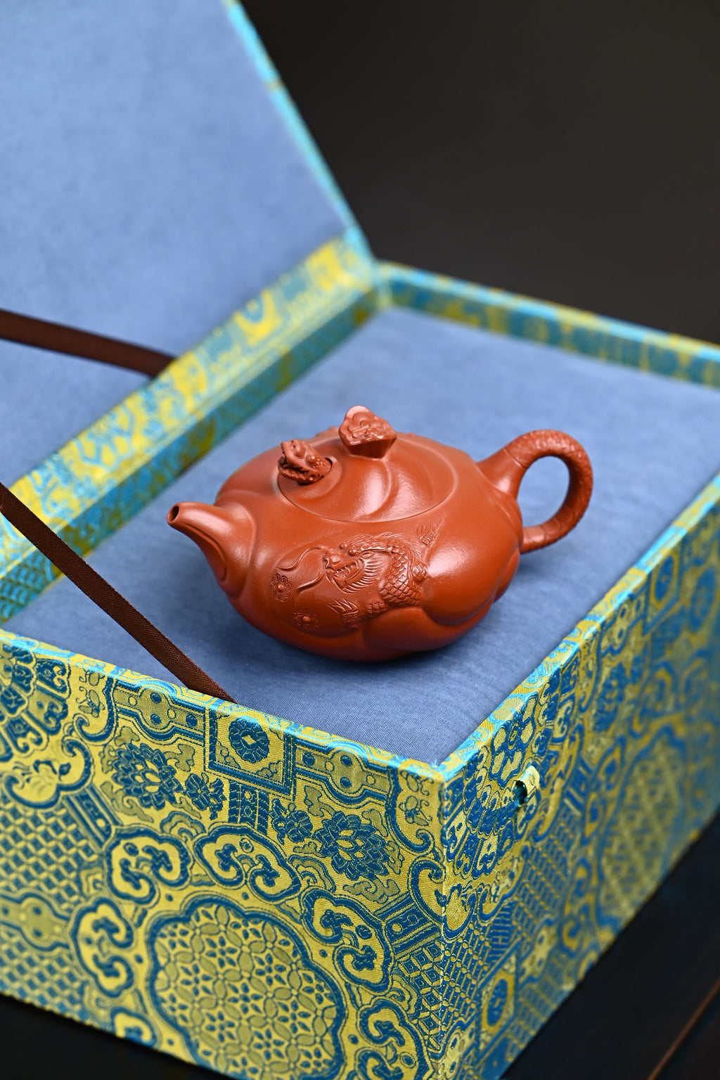 高工· 『鱼化龙』 极品皱皮朱泥·容量200cc·14孔出水·秦国萍（国家级高级工艺美术师）
