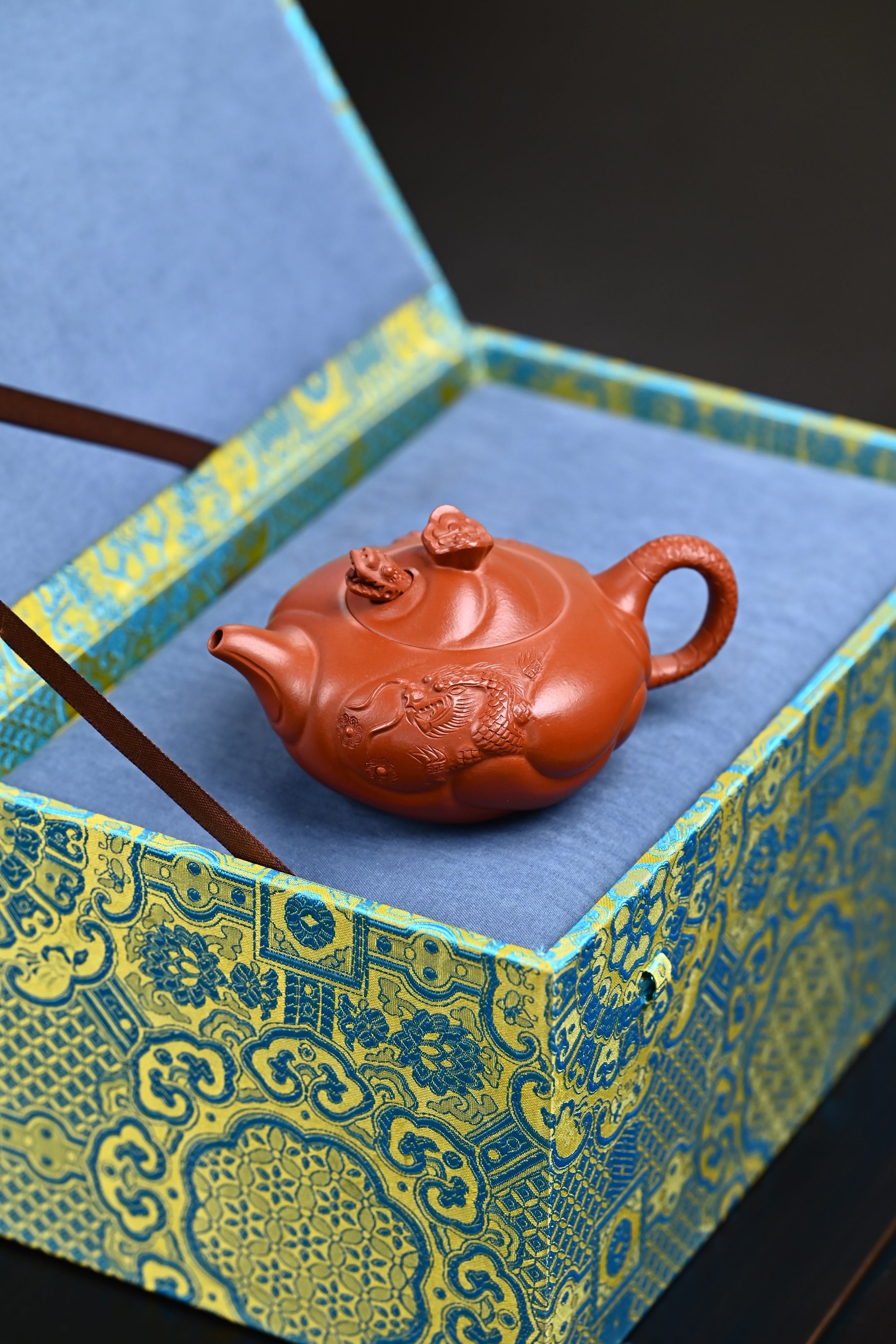 高工· 『鱼化龙』 极品皱皮朱泥·容量200cc·14孔出水·秦国萍（国家级高级工艺美术师）