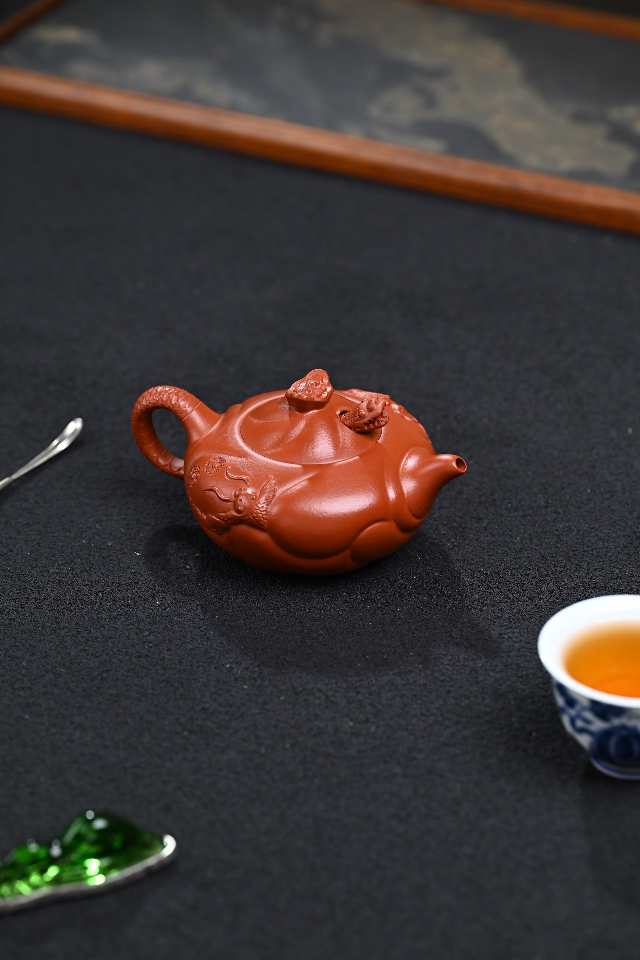 高工· 『鱼化龙』 极品皱皮朱泥·容量200cc·14孔出水·秦国萍（国家级高级工艺美术师）
