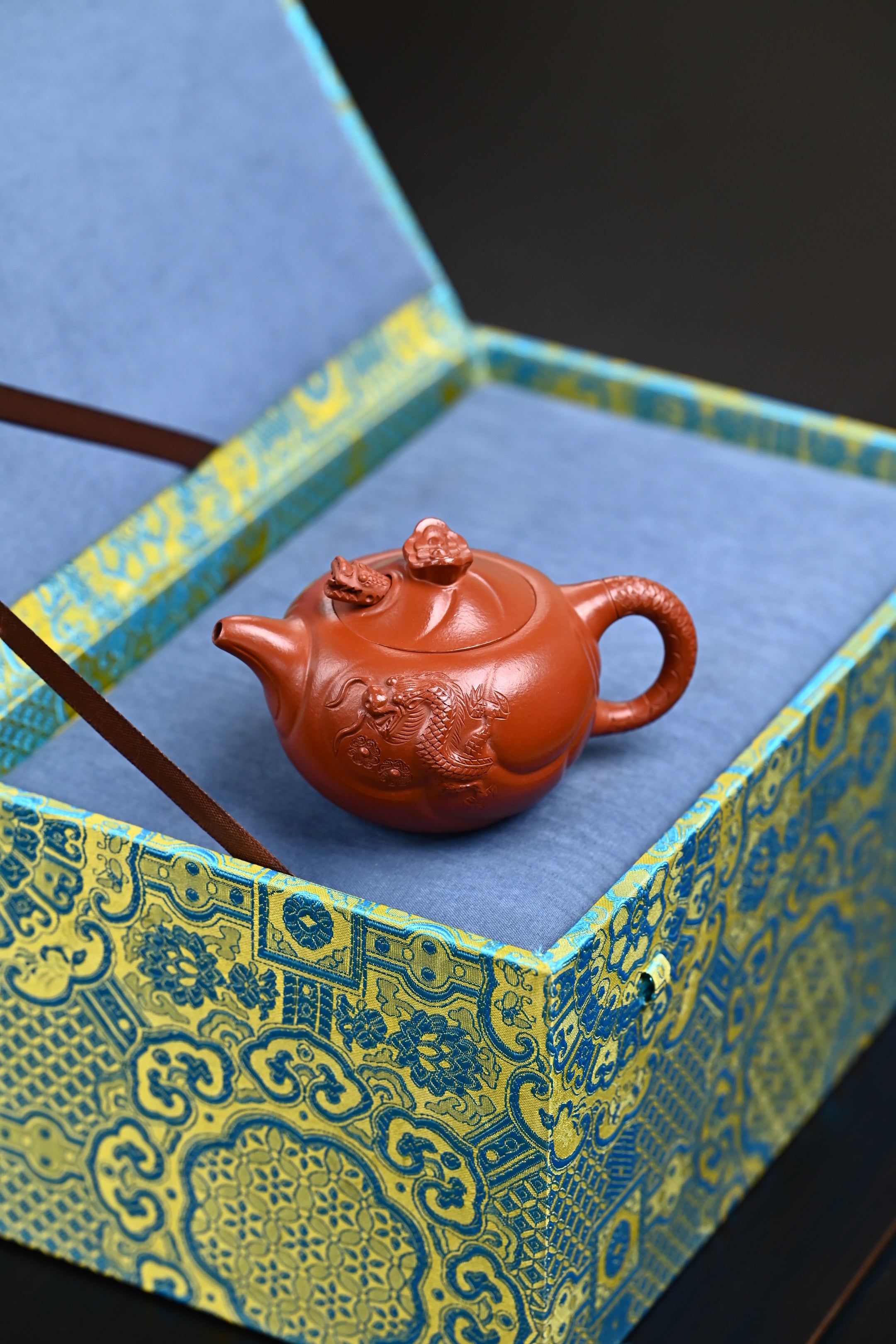 高工· 小『鱼化龙』 极品皱皮朱泥·容量150cc·14孔出水·秦国萍（国家级高级工艺美术师）