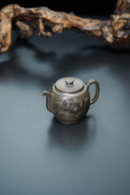 紫砂界彩刻山水标杆·李峰大师｜恭王府馆藏臻品《汲鼓壶》原矿优质天清泥·280cc