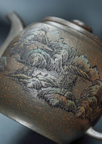 紫砂界彩刻山水标杆·李峰大师｜恭王府馆藏臻品《汲鼓壶》原矿优质天清泥·280cc
