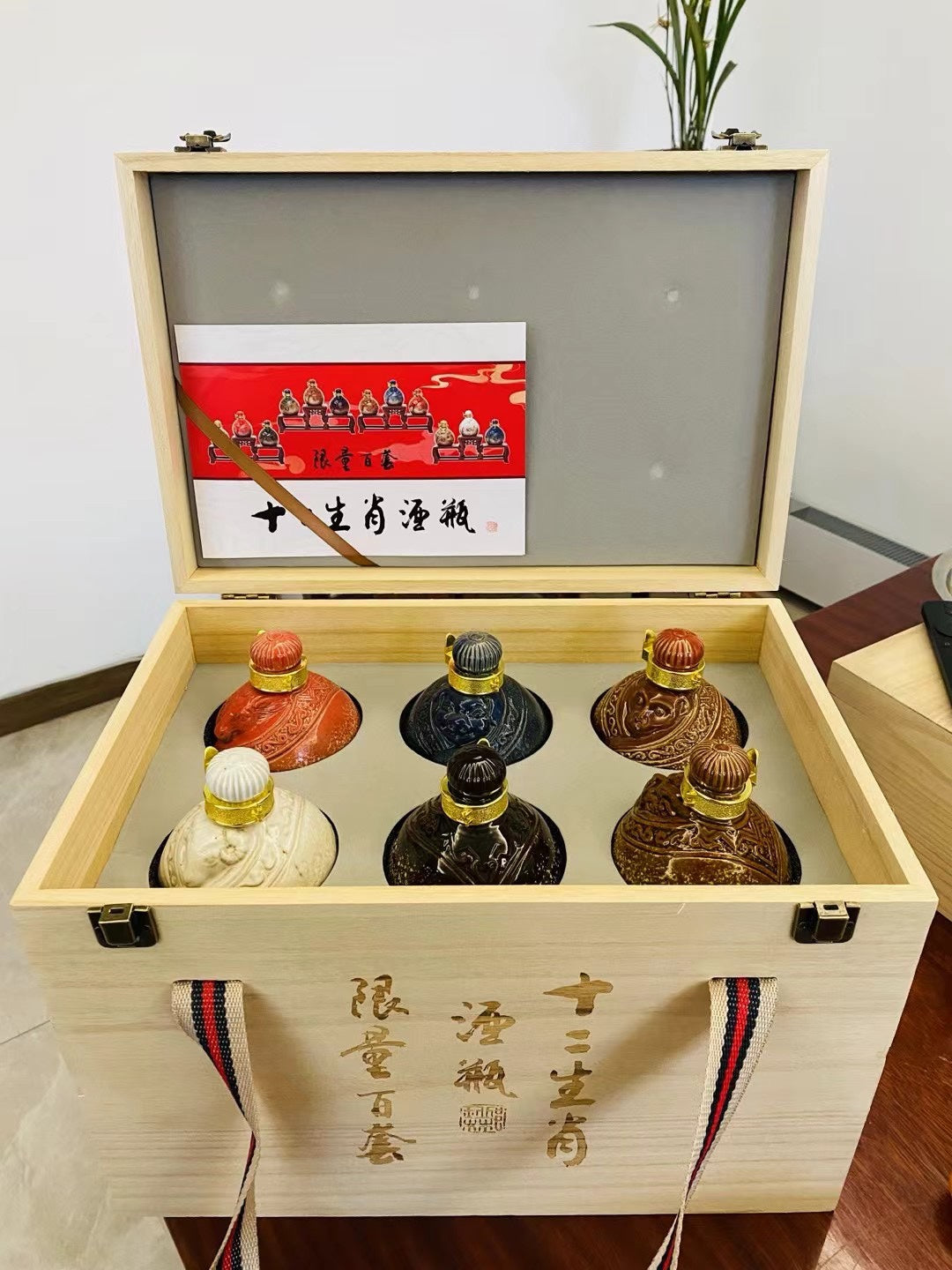 中国陶瓷艺术大师·邱玉林｜限量百套·《十二生肖兽首酒瓶》原矿彩陶非遗工艺 · 175cc珍藏酒器