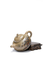 紫砂界彩刻山水标杆·李峰大师｜恭王府馆藏臻品·大拍18万同系列《茄段壶》原矿优质青段泥·230cc