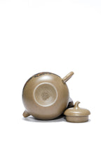紫砂界彩刻山水标杆·李峰大师｜恭王府馆藏臻品·大拍18万同系列《茄段壶》原矿优质青段泥·230cc