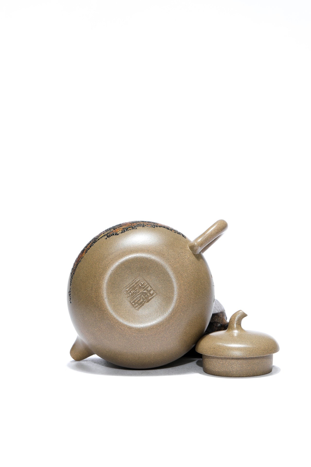 紫砂界彩刻山水标杆·李峰大师｜恭王府馆藏臻品·大拍18万同系列《茄段壶》原矿优质青段泥·230cc
