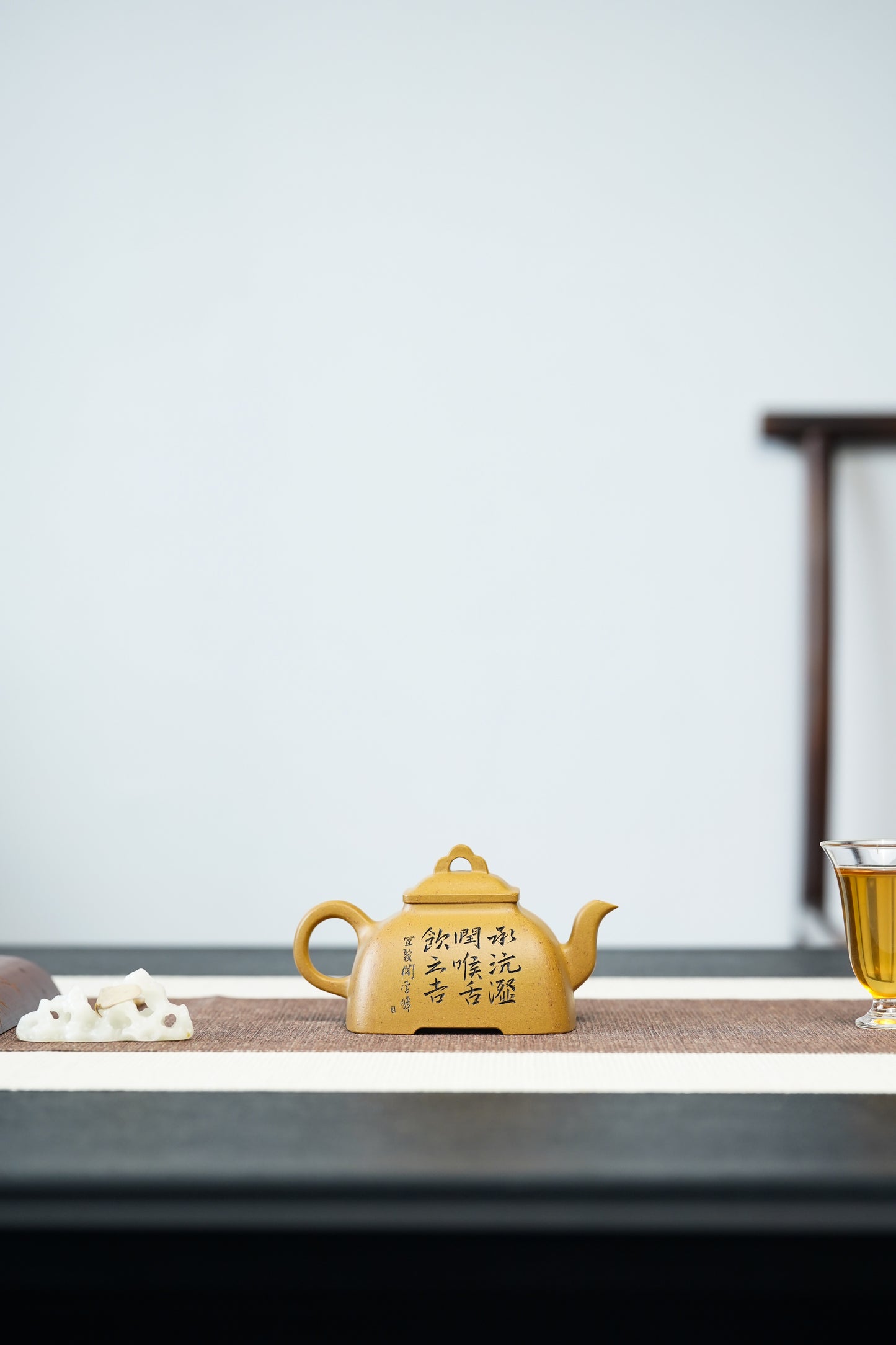 紫砂界彩刻山水标杆·李峰大师｜恭王府馆藏臻品《觚棱壶》原矿优质黄金段·220cc