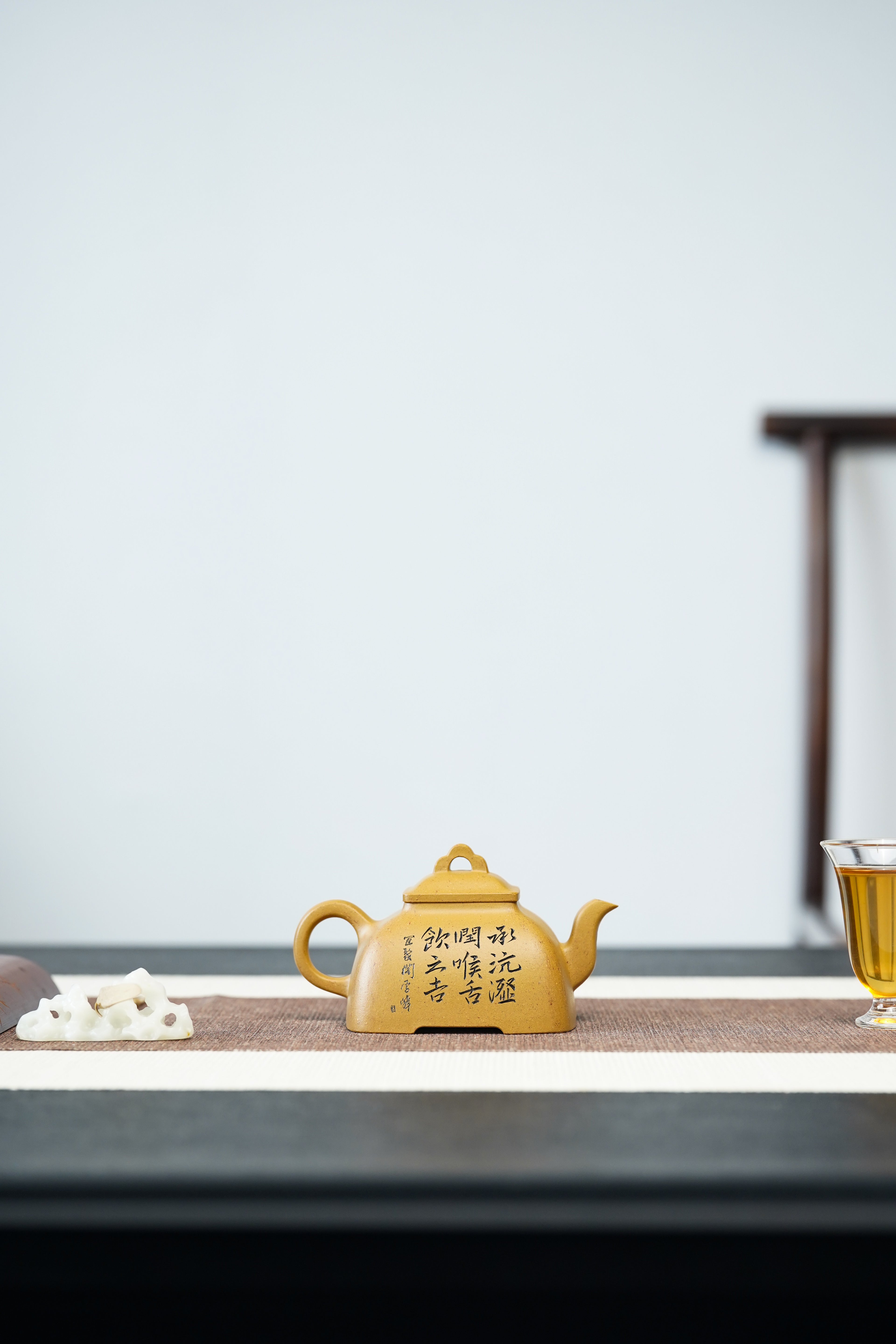 紫砂界彩刻山水标杆·李峰大师｜恭王府馆藏臻品《觚棱壶》原矿优质黄金段·220cc