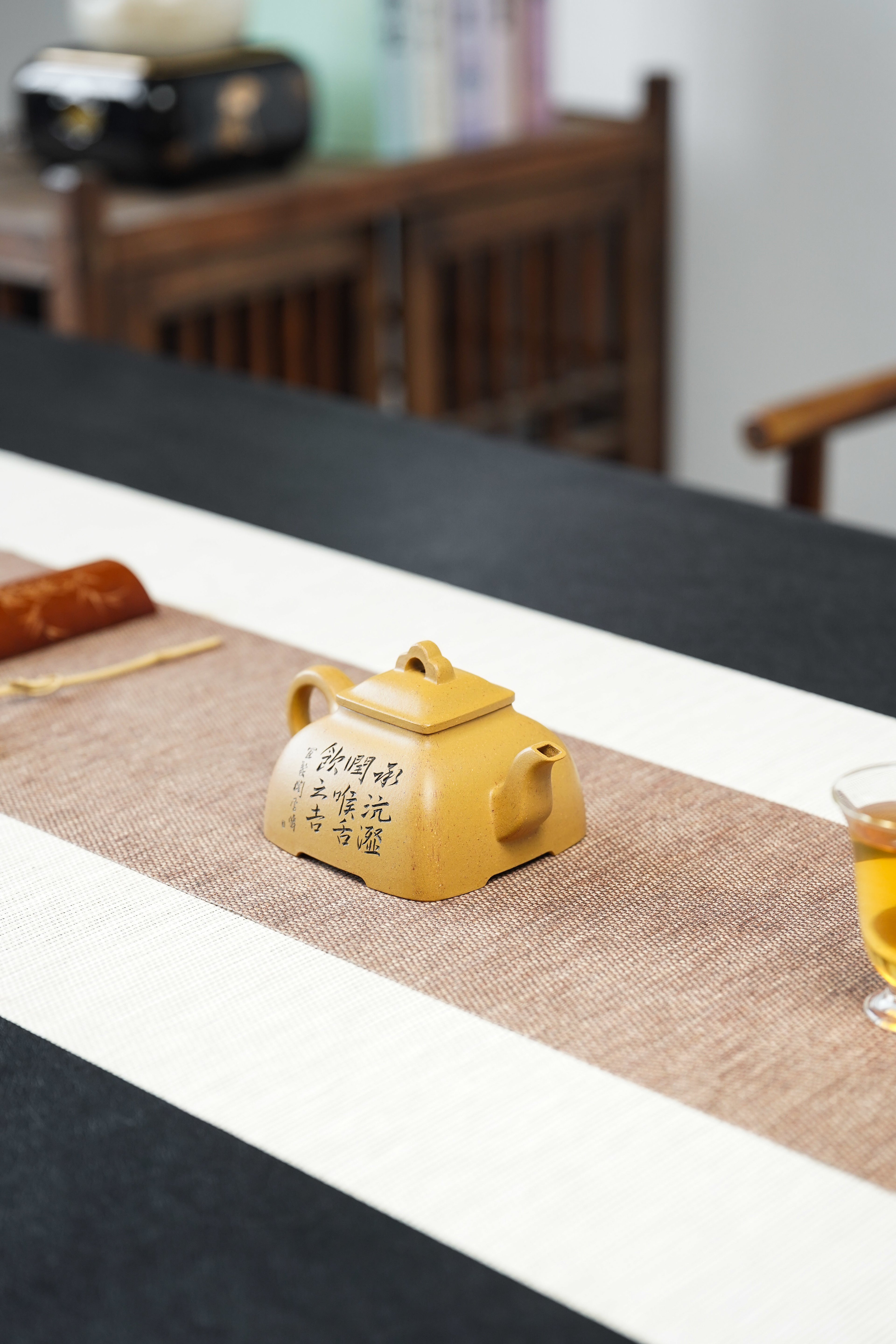 紫砂界彩刻山水标杆·李峰大师｜恭王府馆藏臻品《觚棱壶》原矿优质黄金段·220cc