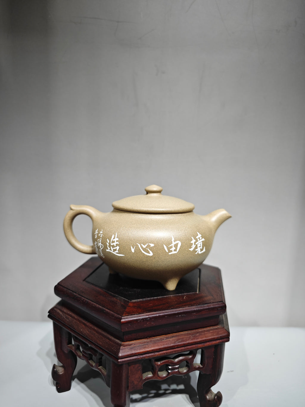 紫砂界彩刻山水标杆·李峰大师｜恭王府馆藏臻品·同系列拍卖10万《境由心造壶》原矿优质青段泥·220cc