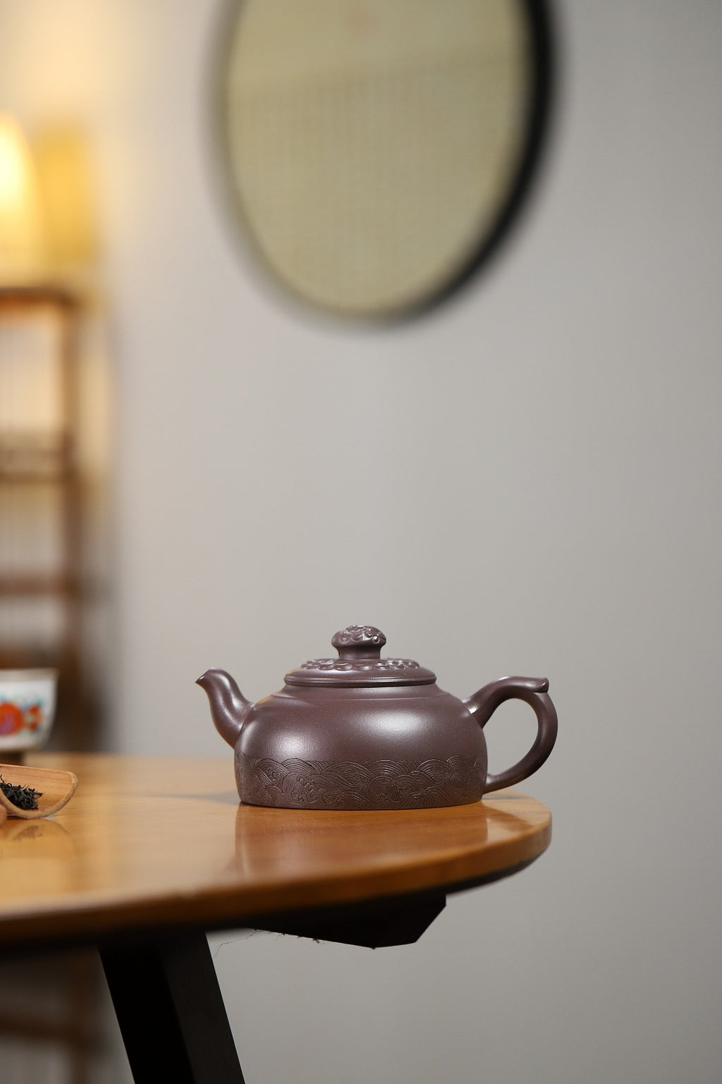 证书持壶照配套齐全 【祥云逐浪】 制壶：方华萍（研究员级高级工艺美术师） 泥料：原矿天青泥 容量：410cc