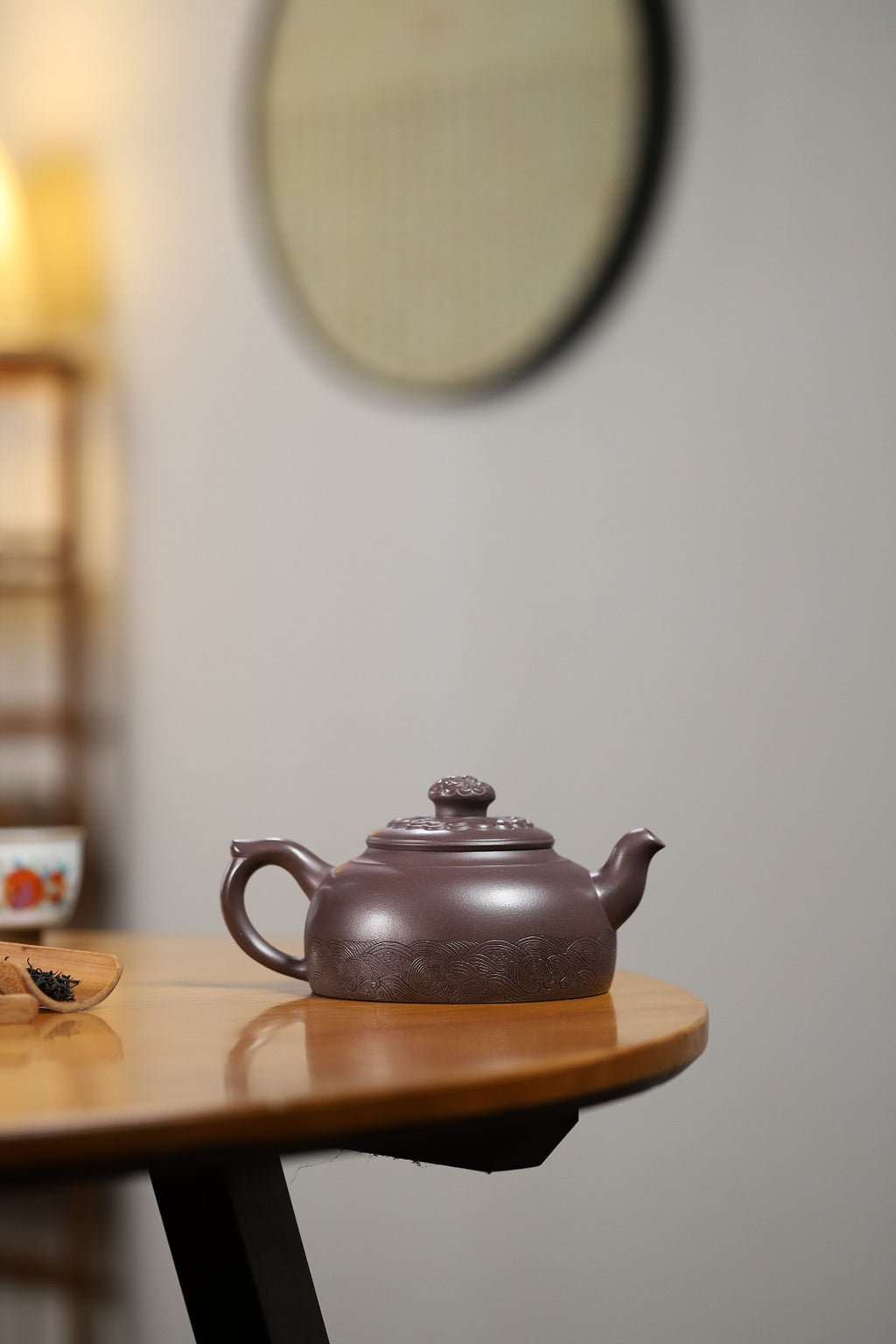 证书持壶照配套齐全 【祥云逐浪】 制壶：方华萍（研究员级高级工艺美术师） 泥料：原矿天青泥 容量：410cc