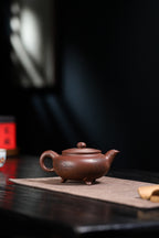 【三足圆炉】 制壶：方华萍（研究员级高级工艺美术师） 泥料：原矿紫泥 容量：410cc