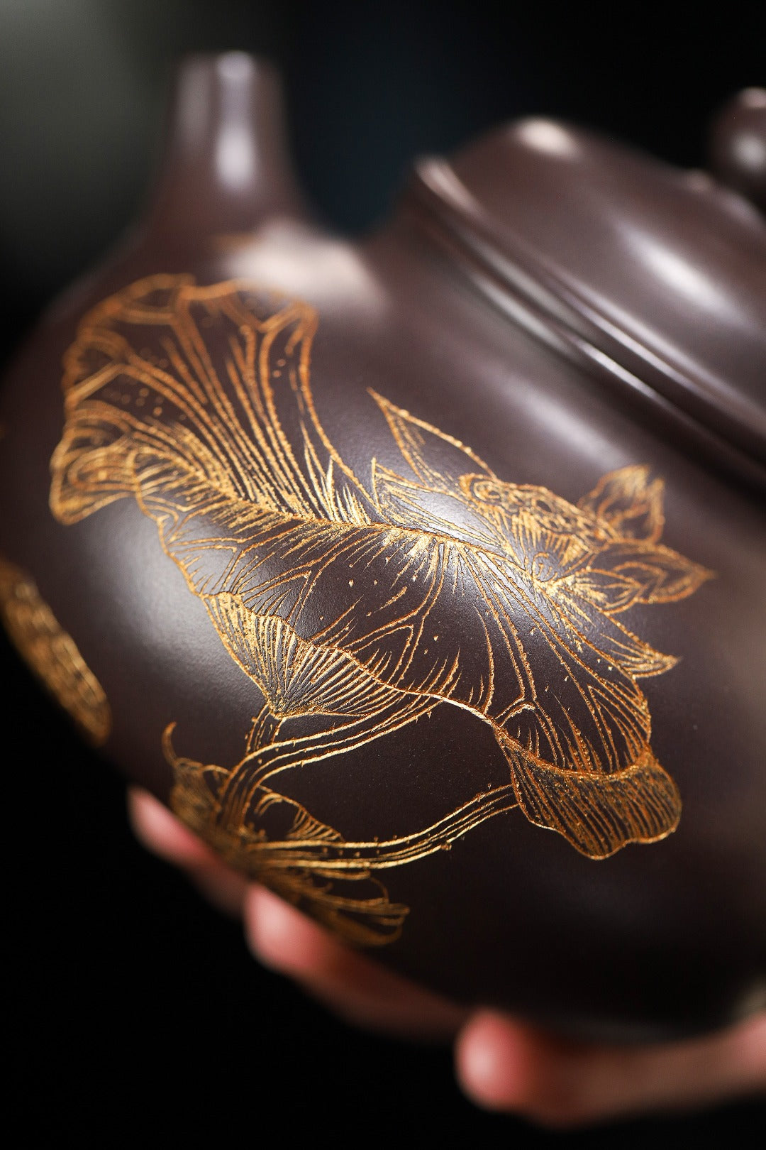 【容天】 制壶：方华萍（研究员级高级工艺美术师） 泥料：原矿黑料 容量：380cc