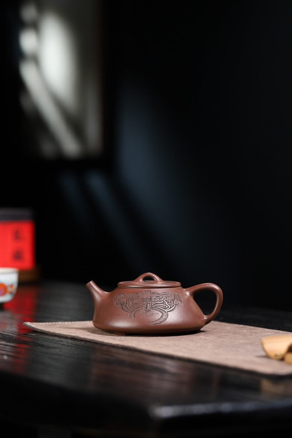【平盖石瓢】 制壶：方华萍（研究员级高级工艺美术师） 泥料：原矿紫泥 容量：380cc