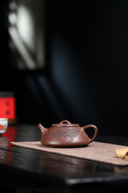 【平盖石瓢】 制壶：方华萍（研究员级高级工艺美术师） 泥料：原矿紫泥 容量：380cc
