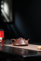 【平盖石瓢】 制壶：方华萍（研究员级高级工艺美术师） 泥料：原矿紫泥 容量：380cc