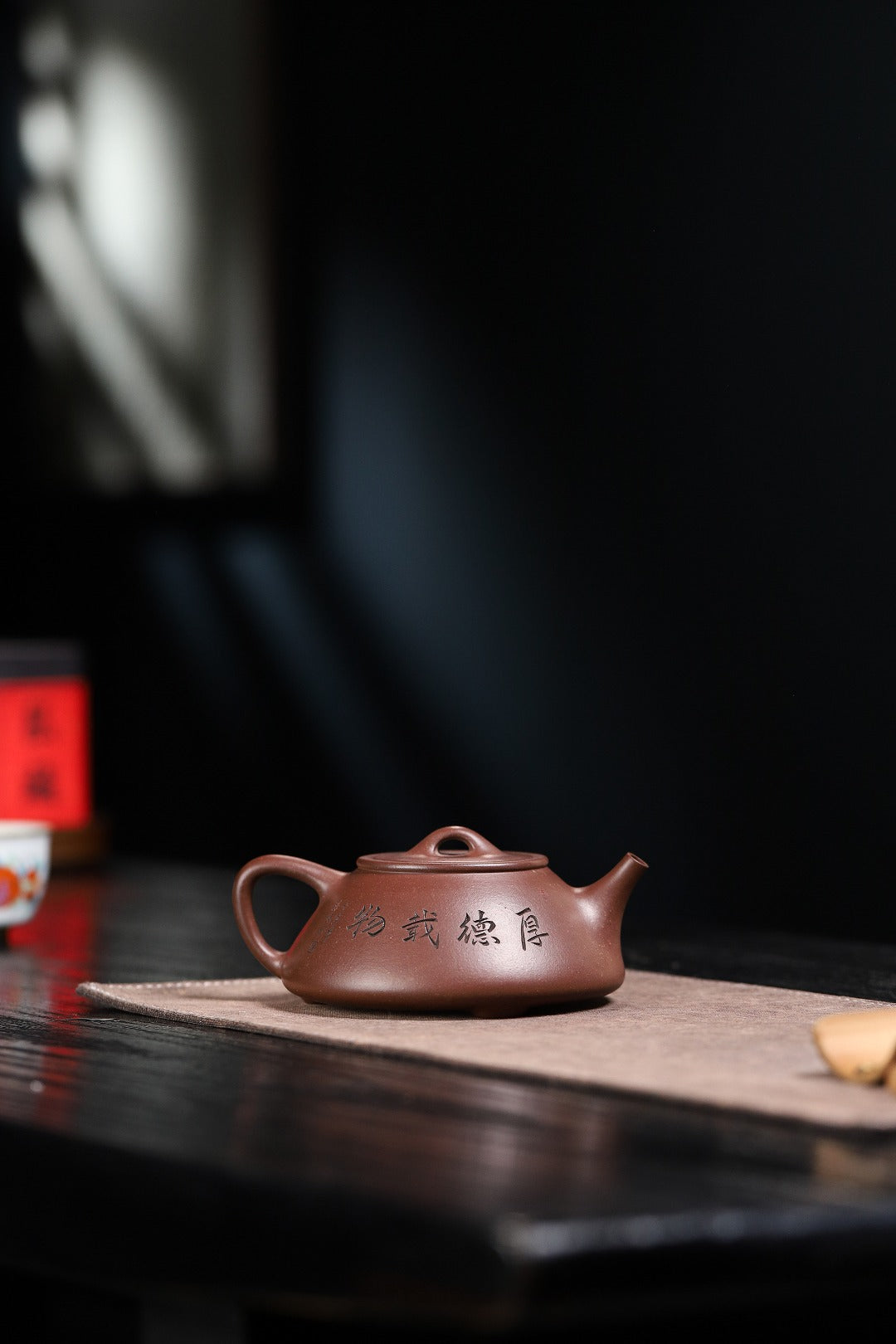 【平盖石瓢】 制壶：方华萍（研究员级高级工艺美术师） 泥料：原矿紫泥 容量：380cc