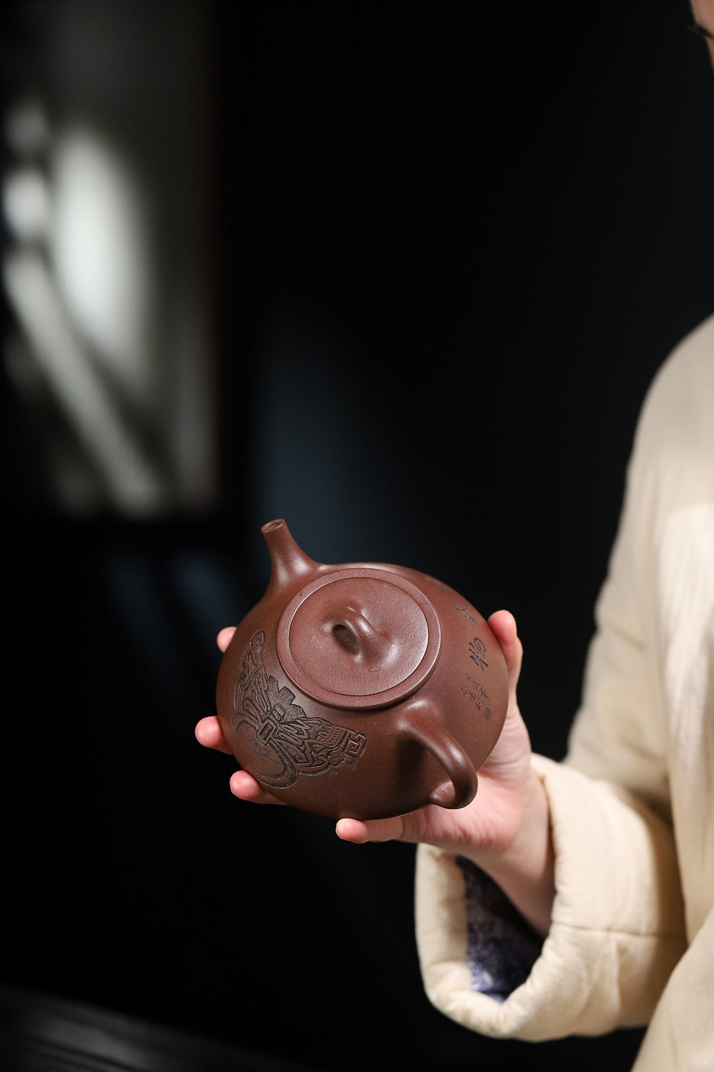 【平盖石瓢】 制壶：方华萍（研究员级高级工艺美术师） 泥料：原矿紫泥 容量：380cc