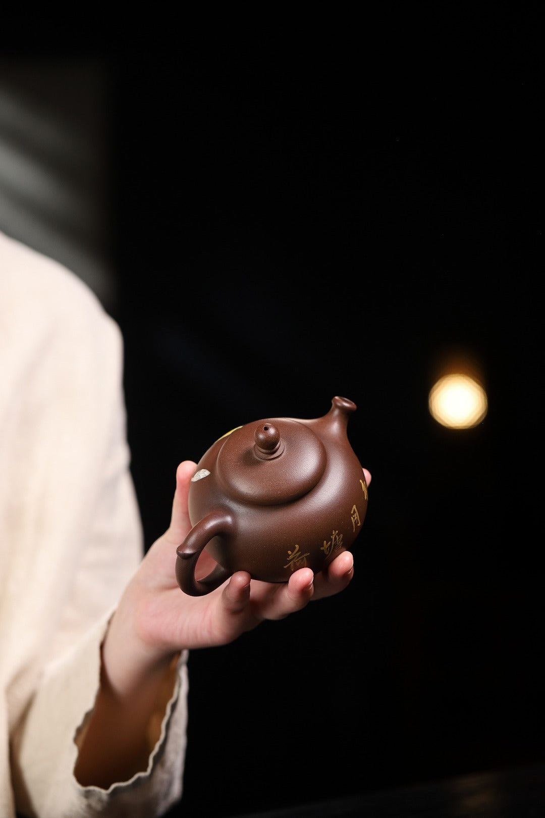 【荷塘月色】 制壶：万庆元（国家级高级工艺美术师） 泥料：原矿紫泥 容量：260cc - ZishaTeapotChina