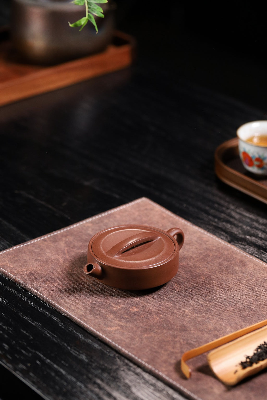 【汉瓦】 制壶：陈老师（国家级工艺美术师） 泥料：原矿文革泥 容量：120cc 内推球孔