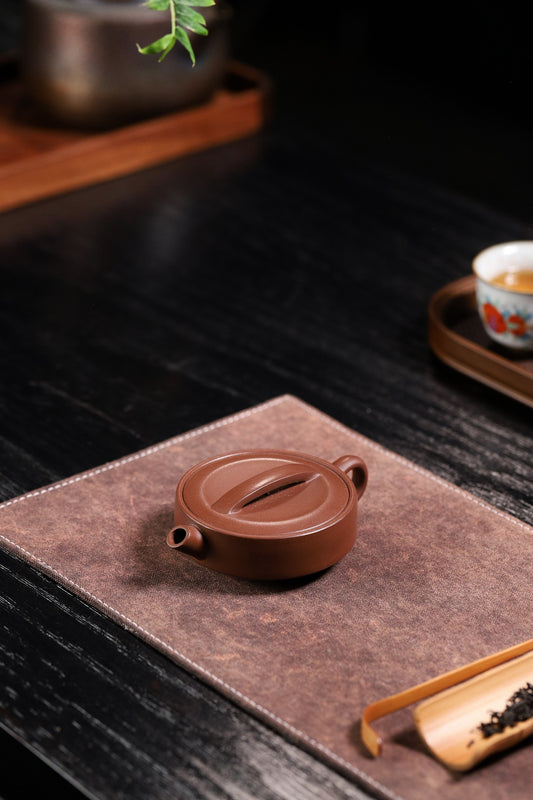 【汉瓦】 制壶：陈老师（国家级工艺美术师） 泥料：原矿文革泥 容量：120cc 内推球孔