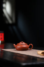 【扁竹】 制壶：方华萍（研究员级高级工艺美术师） 泥料：原矿朱泥 容量：180cc