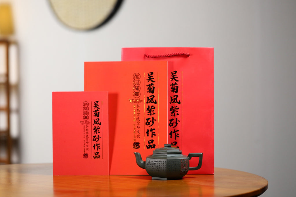 【六方雪华】证书持壶照配套齐全 制壶：吴菊凤（国家级高级工艺美术师）原矿绿泥 容量：370cc